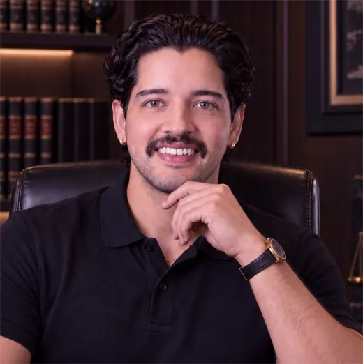 Jean Ferreira em seu escritório